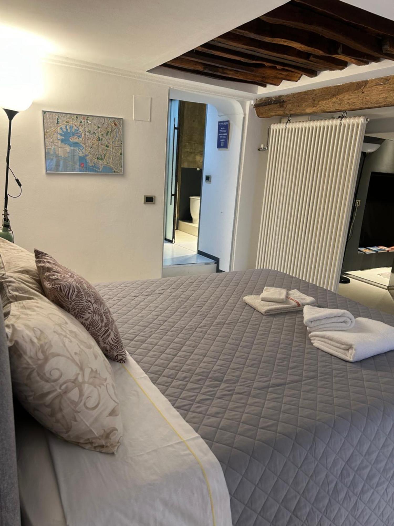 Loft La Citta Vecchia Apartment เจนัว ภายนอก รูปภาพ